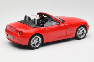 BMW Z4 E85 Роудстър Червен Bburago 1:18 34046 Метал — снимка 3 от 8