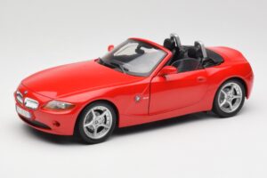 BMW Z4 E85 Роудстър Червен Bburago 1:18 34046 Метал