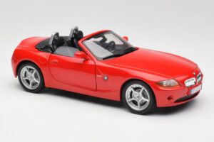 BMW Z4 E85 Роудстър Червен Bburago 1:18 34046 Метал — снимка 6 от 8