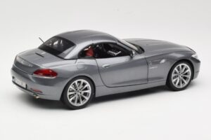 BMW Z4 E89 sDrive 35i Space Grey Metallic Kyosho 1:18 80432147085 Метал — снимка 3 от 8