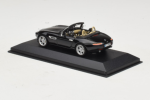 BMW Z8 Кабриолет Черен Minichamps 1:43 80420026607-R1 Метал — снимка 3 от 4