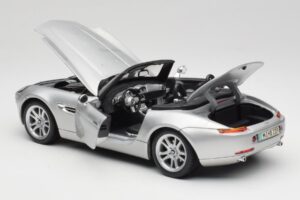 BMW Z8 E52 Titanium Silver Maisto 1:18 536896 Метал — снимка 5 от 8
