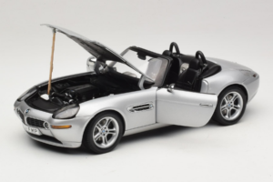 BMW Z8 Сребрист 007 The World Is Not Enough AUTOart 1:18 70511 Метал — снимка 2 от 8