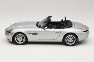 BMW Z8 Сребрист 007 The World Is Not Enough AUTOart 1:18 70511 Метал — снимка 4 от 8