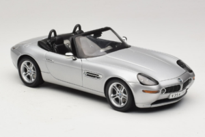 BMW Z8 Сребрист 007 The World Is Not Enough AUTOart 1:18 70511 Метал — снимка 6 от 8