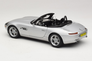 BMW Z8 Сребрист 007 The World Is Not Enough AUTOart 1:18 70511 Метал — снимка 7 от 8