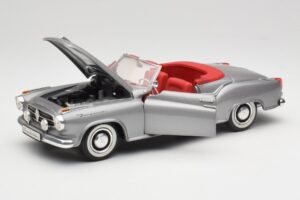 Borgward Isabella Кабриолет Сребрист Revell 1:18 8411 Метал — снимка 2 от 8