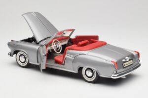 Borgward Isabella Кабриолет Сребрист Revell 1:18 8411 Метал — снимка 5 от 8