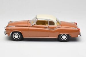 Borgward Isabella Coupe Бронзов Бял Revell 1:18 08982 Метал — снимка 4 от 8