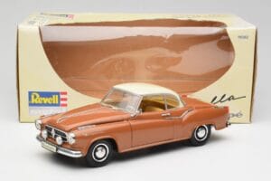 Borgward Isabella Coupe Бронзов Бял Revell 1:18 08982 Метал — снимка 5 от 8