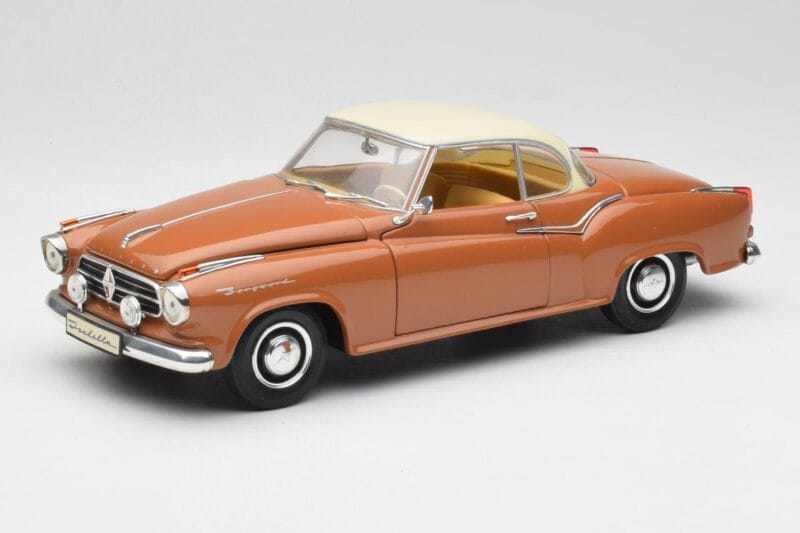 Borgward Isabella Coupe Бронзов Бял Revell 1:18 08982 Метал