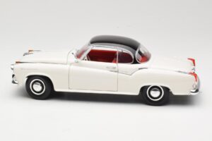 Borgward Isabella Coupe Бял Revell 1:18 08982-W1 Метал — снимка 4 от 8