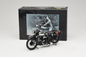 Brough Superior SS 100 T. E. Lawrence Minichamps 1:18 122135500 Метал — снимка 6 от 6