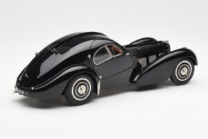 Bugatti 57SC Atlantic Черен CMC 1:18 M-085 Метал — снимка 2 от 6