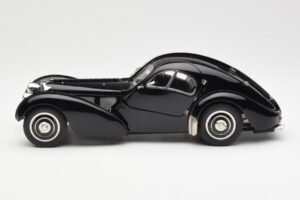 Bugatti 57SC Atlantic Черен CMC 1:18 M-085 Метал — снимка 3 от 6