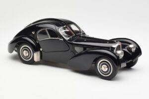 Bugatti 57SC Atlantic Черен CMC 1:18 M-085 Метал — снимка 4 от 6