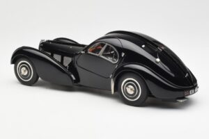 Bugatti 57SC Atlantic Черен CMC 1:18 M-085 Метал — снимка 5 от 6