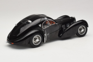 Bugatti Type 57 SC Atlantic Черен Solido 1:18 S1802101 Метал — снимка 2 от 6