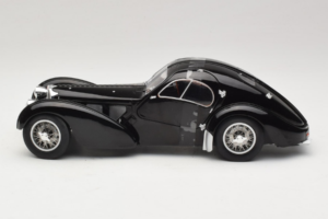 Bugatti Type 57 SC Atlantic Черен Solido 1:18 S1802101 Метал — снимка 3 от 6
