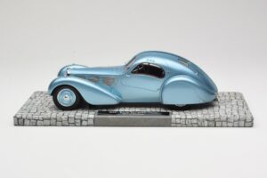 Bugatti Type 57SC Atlantic Син Minichamps 1:18 107110320 Метал — снимка 3 от 6