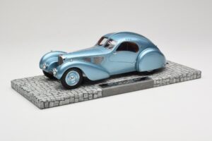 Bugatti Type 57SC Atlantic Син Minichamps 1:18 107110320 Метал