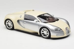 Bugatti Veyron Edition Centenaire Chrome Beige Minichamps 1:18 100110854 Метал — снимка 6 от 8