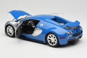 Bugatti Veyron Edition Centenaire Chrome Blue Minichamps 1:18 100110850 Метал — снимка 5 от 8