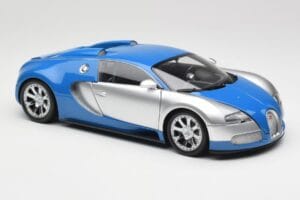 Bugatti Veyron Edition Centenaire Chrome Blue Minichamps 1:18 100110850-O Метал — снимка 5 от 7