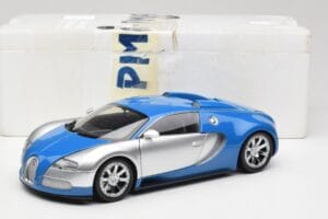 Bugatti Veyron Edition Centenaire Chrome Blue Minichamps 1:18 100110850-O Метал — снимка 7 от 7