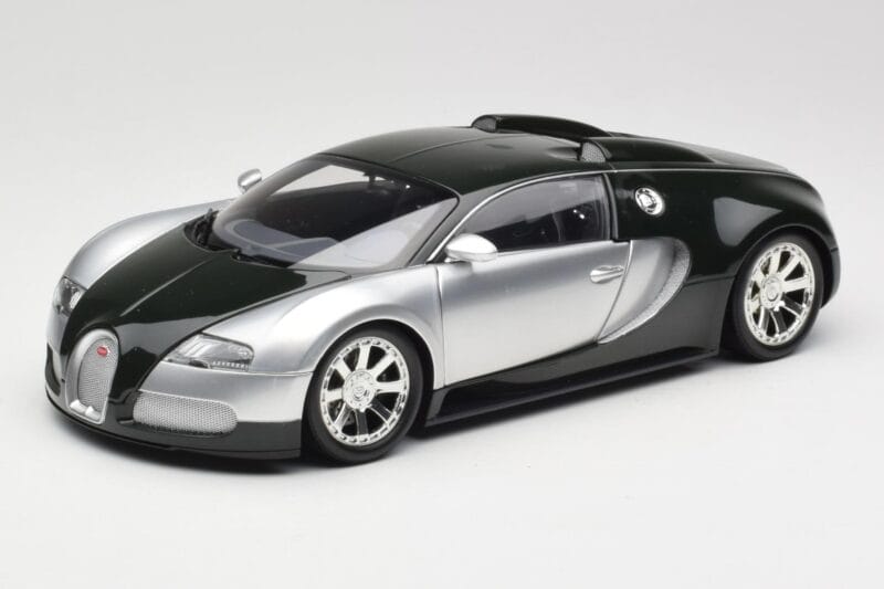 Bugatti Veyron Edition Centenaire Chrome Green Minichamps 1:18 100110852 Метал