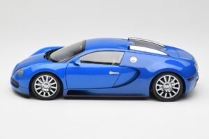 Bugatti Veyron Светло Синьо Тъмно Синьо Minichamps 1:18 100110821 Метал — снимка 4 от 8