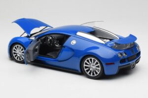 Bugatti Veyron Светло Синьо Тъмно Синьо Minichamps 1:18 100110821 Метал — снимка 5 от 8