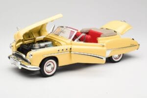 Buick Roadmaster Chrome Yellow Motormax 1:18 23124646-M17 Метал — снимка 2 от 8