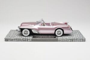 Buick Wildcat II Concept Salmon Metallic Minichamps 1:18 107141221 Смола — снимка 3 от 6