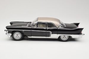 Cadillac Brougham Черен Sun Star 1:18 4001 Метал — снимка 4 от 8