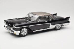 Cadillac Brougham Черен Sun Star 1:18 4001 Метал