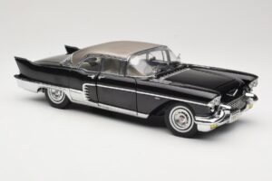 Cadillac Brougham Черен Sun Star 1:18 4001 Метал — снимка 6 от 8