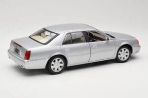 Cadillac DeVille DTS Maisto 1:18 56061 Метал — снимка 3 от 8
