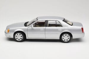 Cadillac DeVille DTS Maisto 1:18 56061 Метал — снимка 4 от 8