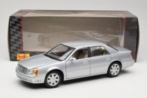 Cadillac DeVille DTS Maisto 1:18 56061 Метал — снимка 8 от 8