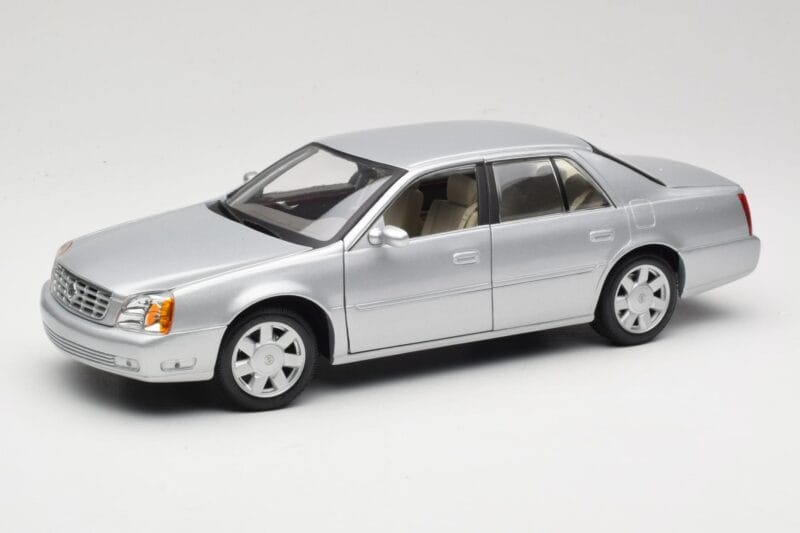 Cadillac DeVille DTS Maisto 1:18 56061 Метал