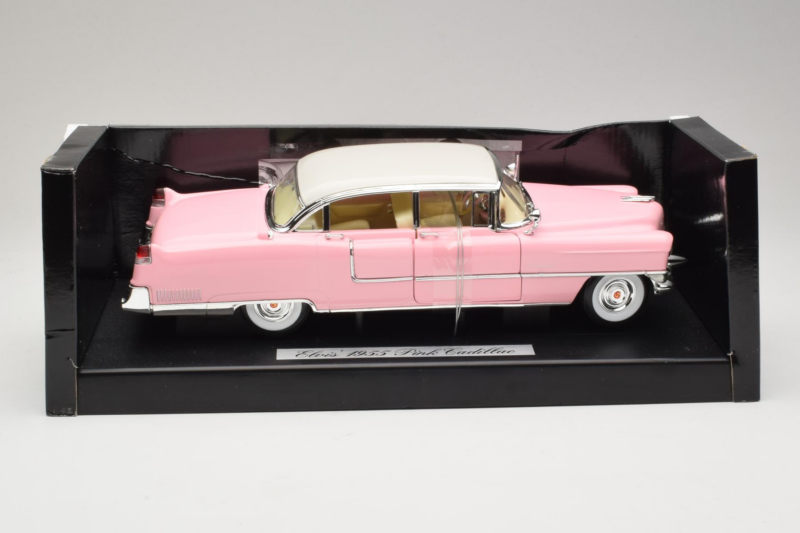 Cadillac Elvis Presley's Розов MRC 1:18 79201 Метал