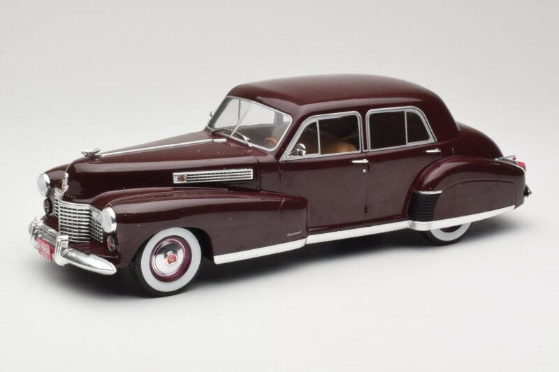 Cadillac Fleetwood 60 Special Sedan Червен MCG 1:18 MCG18071 Метал