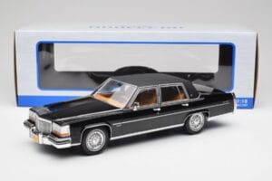 Cadillac Fleetwood Brougham Черен MCG 1:18 MCG18250 Метал — снимка 6 от 6