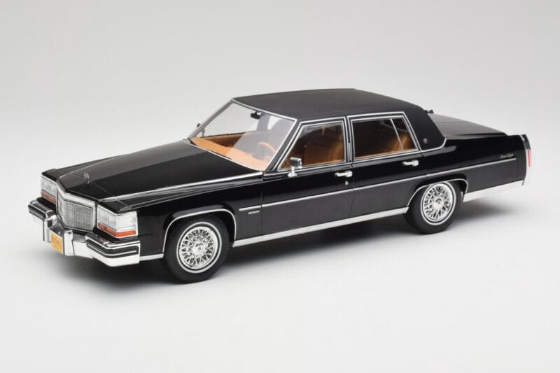 Cadillac Fleetwood Brougham Черен MCG 1:18 MCG18250 Метал