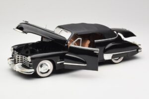 Cadillac Series 62 Черен Anson 1:18 30345 Метал — снимка 2 от 8