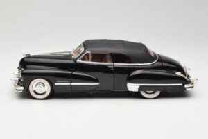 Cadillac Series 62 Черен Anson 1:18 30345 Метал — снимка 4 от 8
