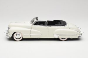 Cadillac Series 62 Кабриолет Бял Anson 1:18 30335 Метал — снимка 4 от 8