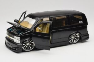 Chevrolet Astro Van Tuned Черен Jada 1:18 63122 Метал — снимка 2 от 8