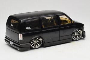 Chevrolet Astro Van Tuned Черен Jada 1:18 63122 Метал — снимка 3 от 8